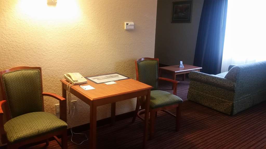 Best Western Plus Strawberry Inn & Suites Knoxville Phòng bức ảnh